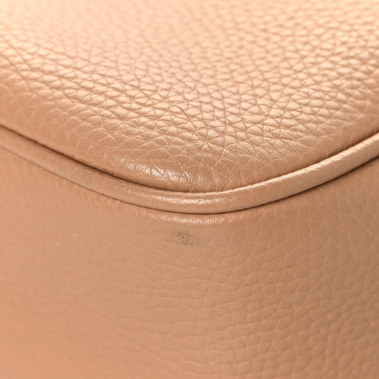Gucci Pebbled Calfskin Small Soho Disco Bag Camelia