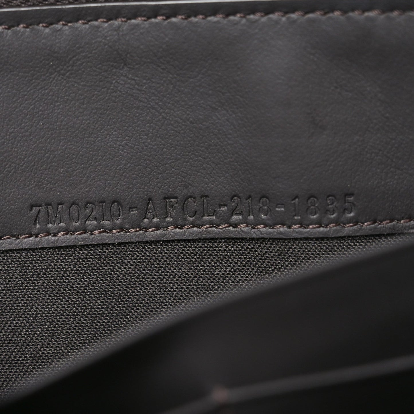 Fendi Vitello King Tamponato Logo Embossed Zip Around Wallet Cuoio