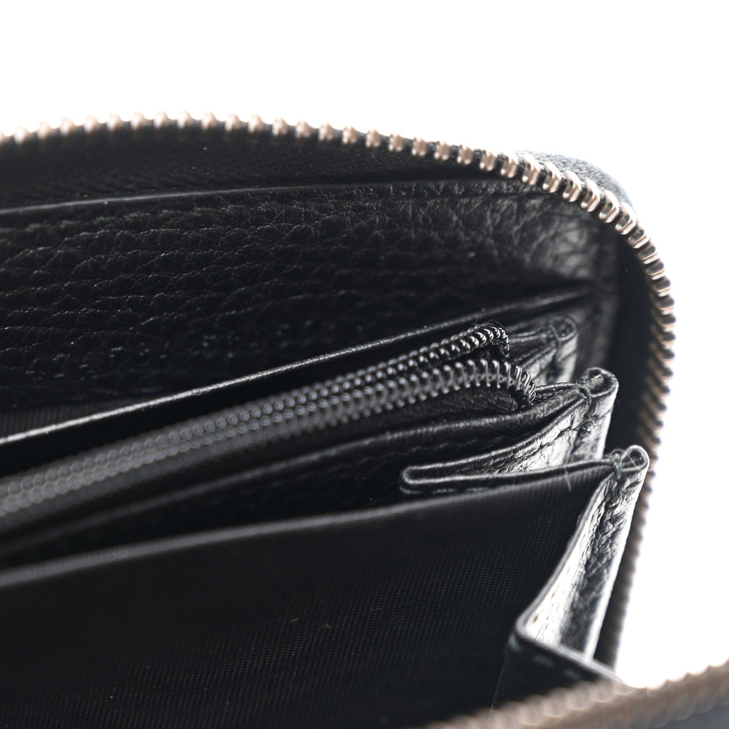 Gucci Pebbled Calfskin Blind For Love Zip Around Wallet Black