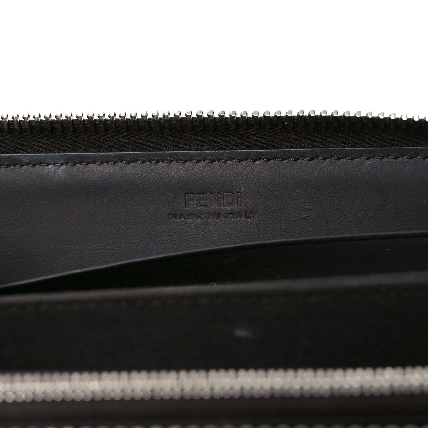 Fendi Vitello King Tamponato Logo Embossed Zip Around Wallet Cuoio