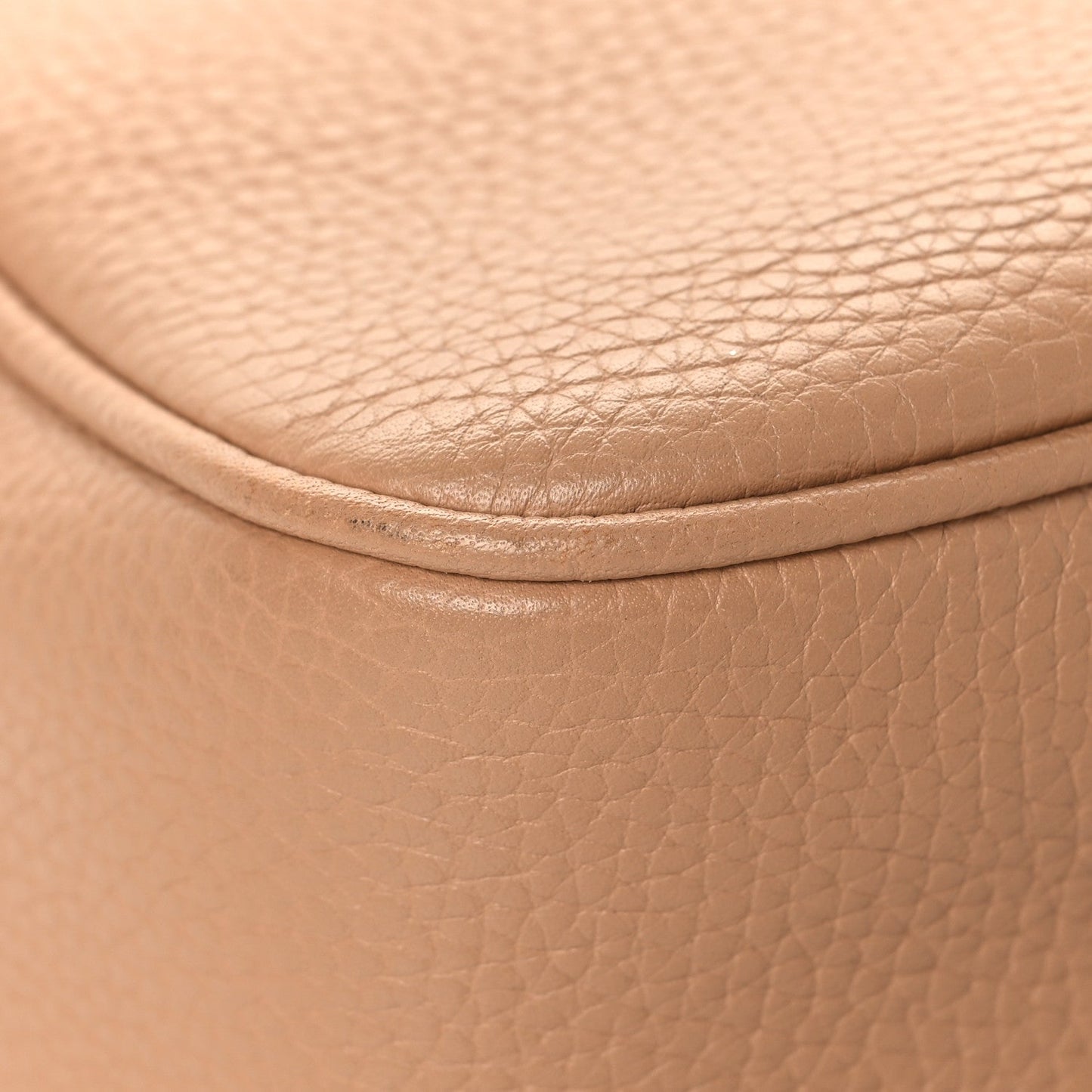 Gucci Pebbled Calfskin Small Soho Disco Bag Camelia