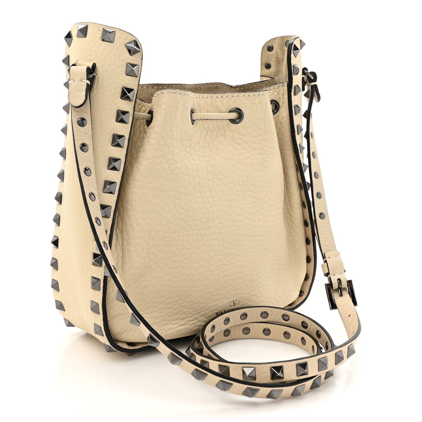 Valentino Garavani Grained Calfskin Rockstud Bucket Bag Ivory