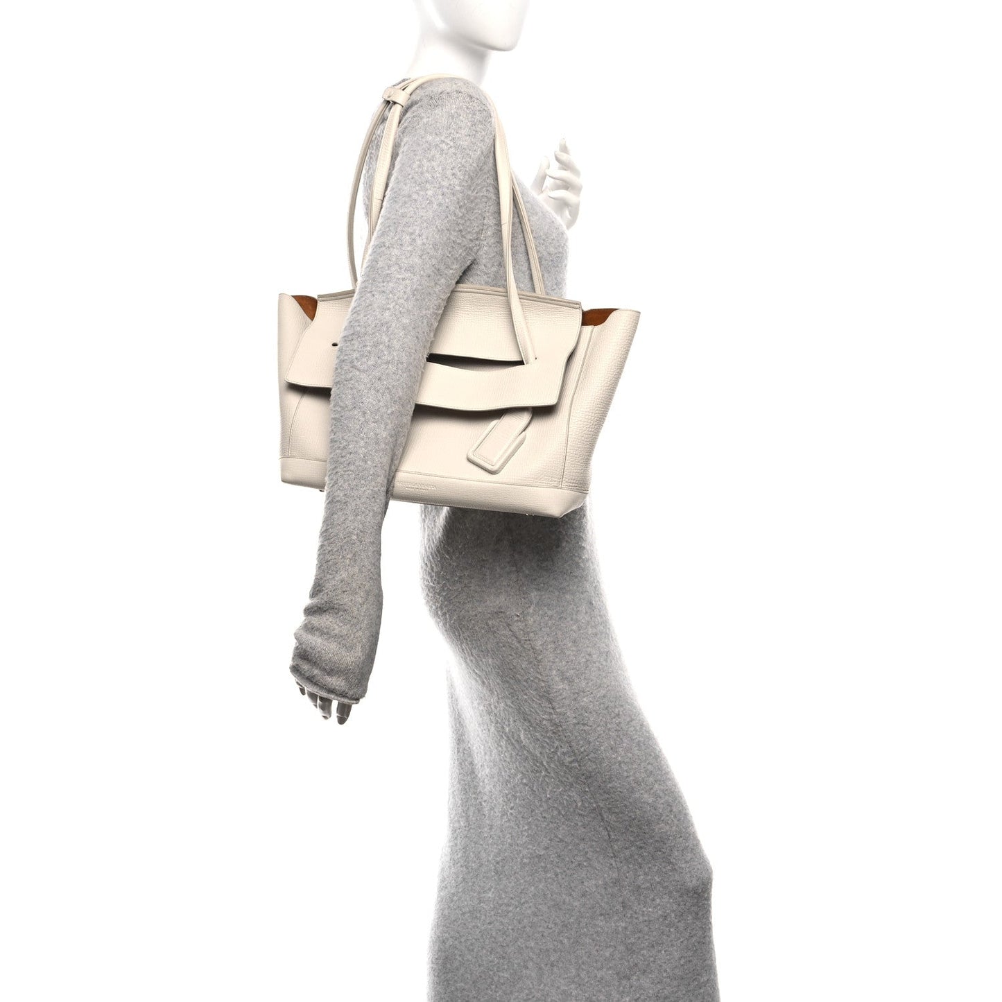 Bottega Veneta Grainy Calfskin Medium Arco Plaster