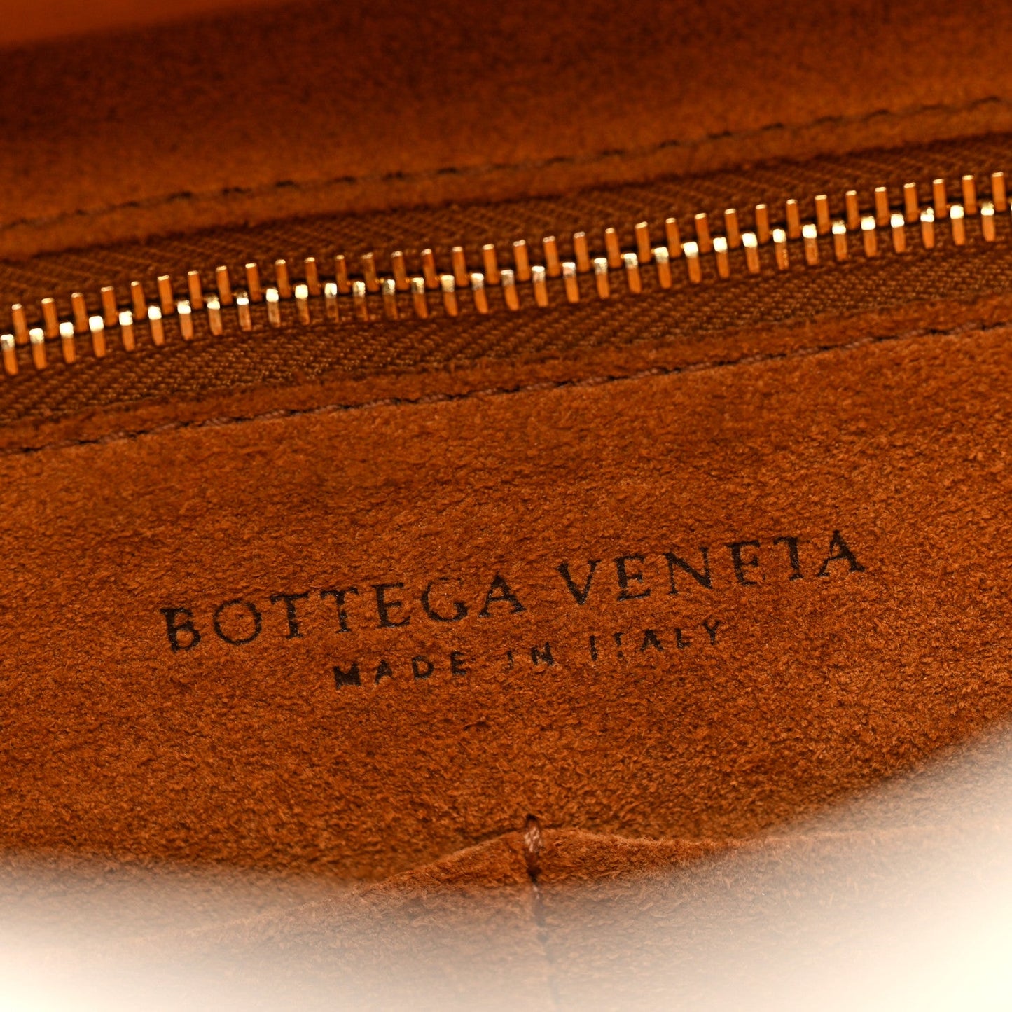 Bottega Veneta Grainy Calfskin Medium Arco Plaster