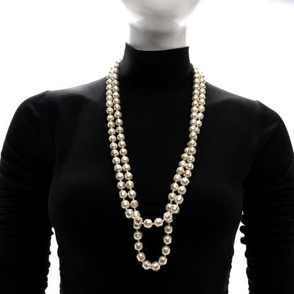Gucci Pearl Ribbon Feline Strand Necklace