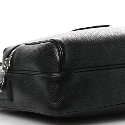 Louis Vuitton Taiga Outdoor Messenger PM Black