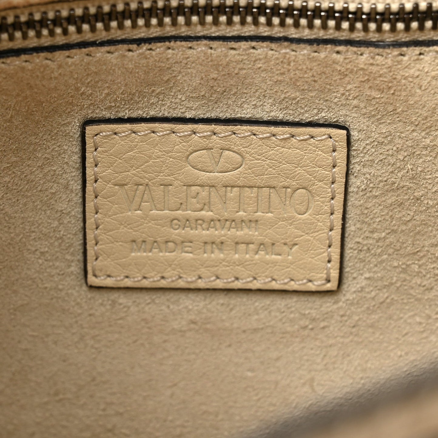 Valentino Garavani Grained Calfskin Rockstud Bucket Bag Ivory