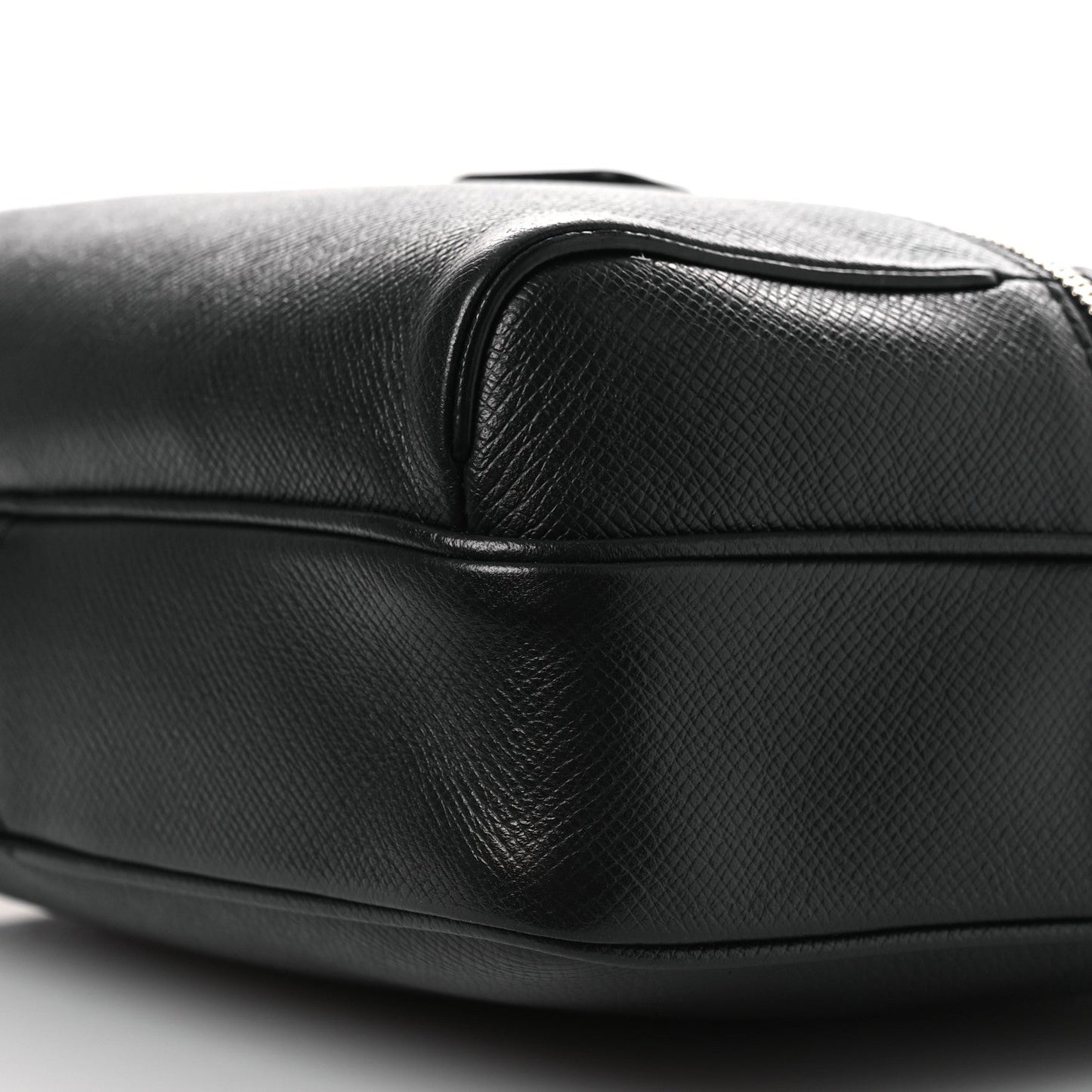 Louis Vuitton Taiga Outdoor Messenger PM Black