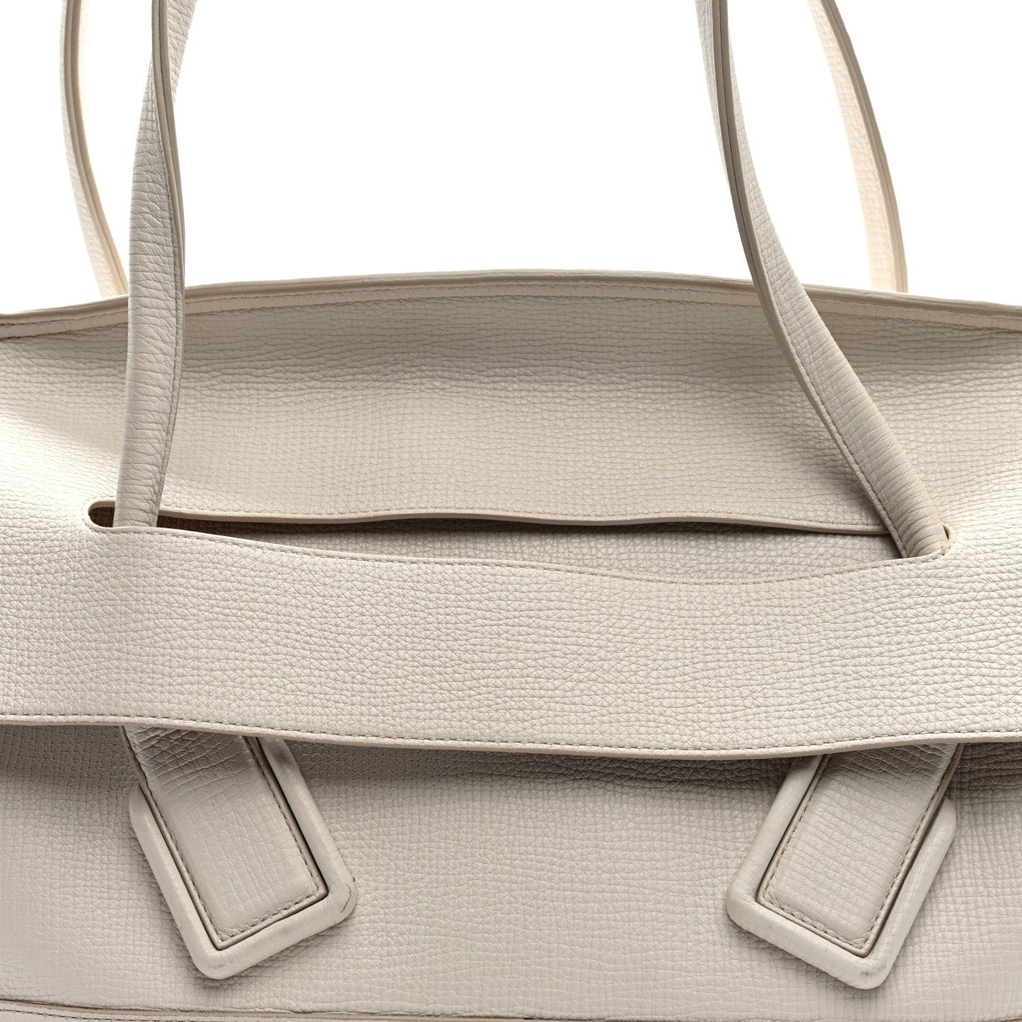Bottega Veneta Grainy Calfskin Medium Arco Plaster