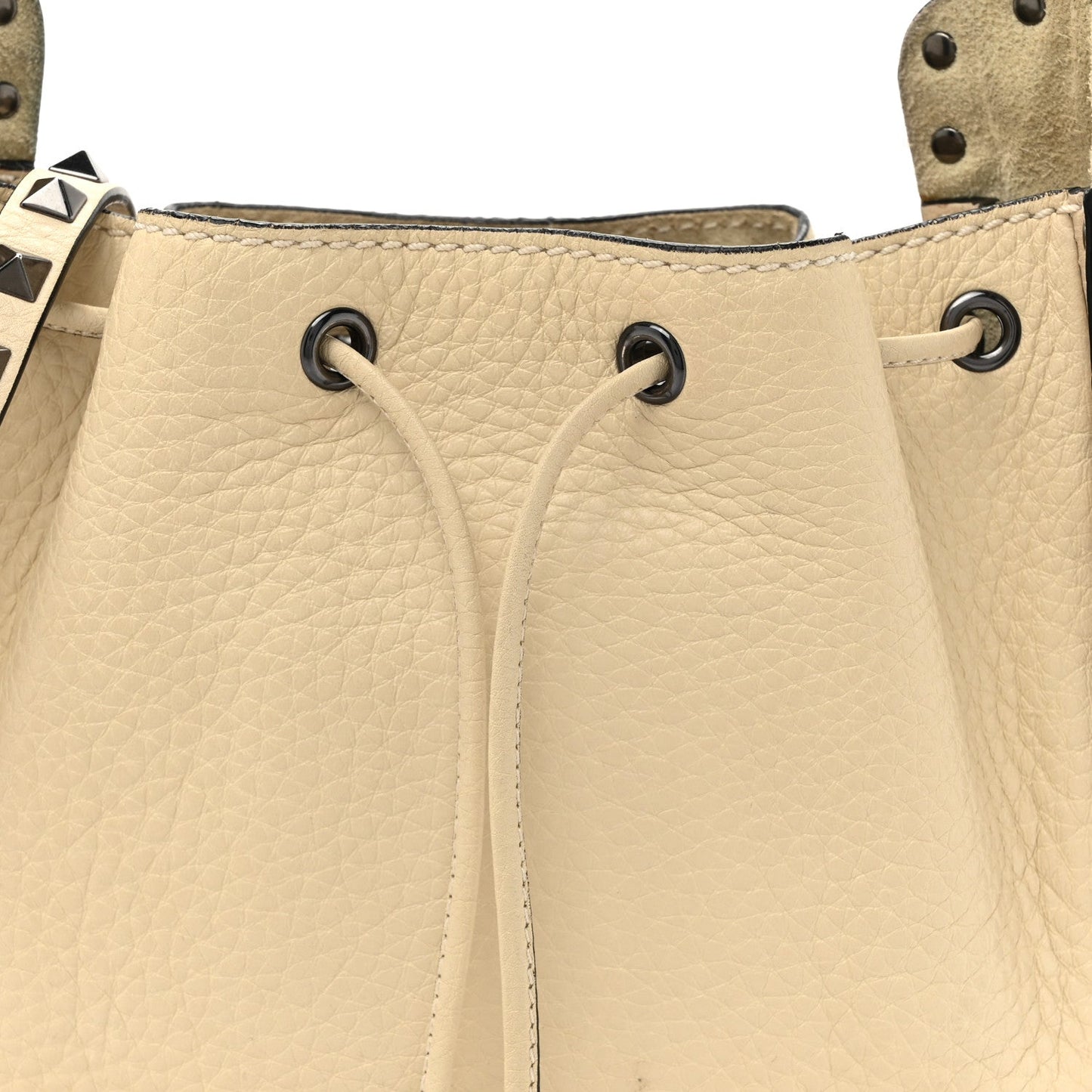 Valentino Garavani Grained Calfskin Rockstud Bucket Bag Ivory