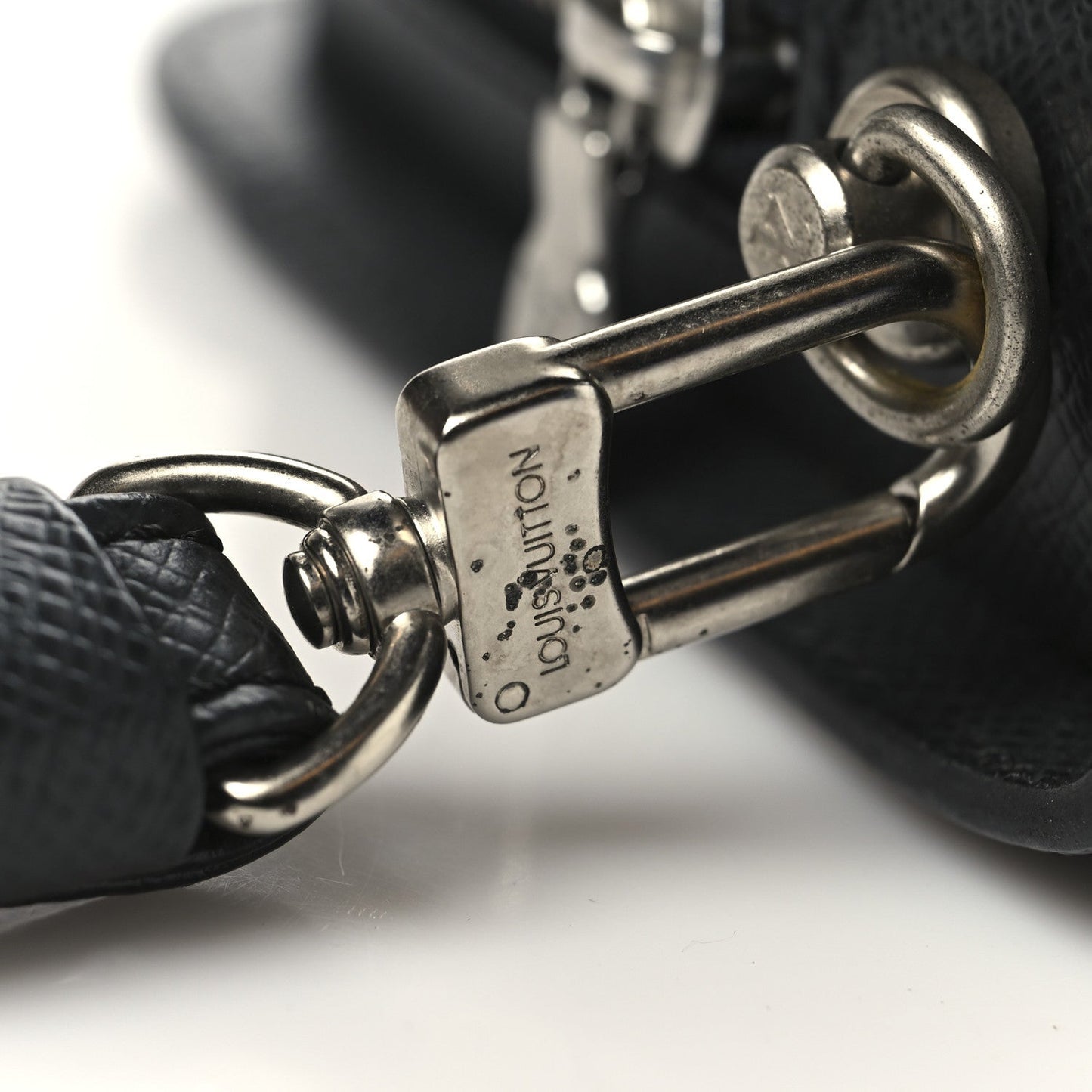 Louis Vuitton Taiga Baikal Pochette Ardoise